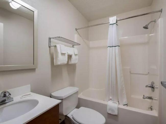 Birch Hill Suites Kansas City - Independence Eksteriør billede